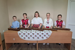 Vizsgáztak a Nagydobronyi Tulipán Tanoda citera, népi hegedű és gitár szakos növendékei
