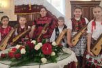 Thumbnail for the post titled: A Dobronyi Rózsák fellépése az Egán Ede Szakképzési Centrum tanévnyitó ünnepségén